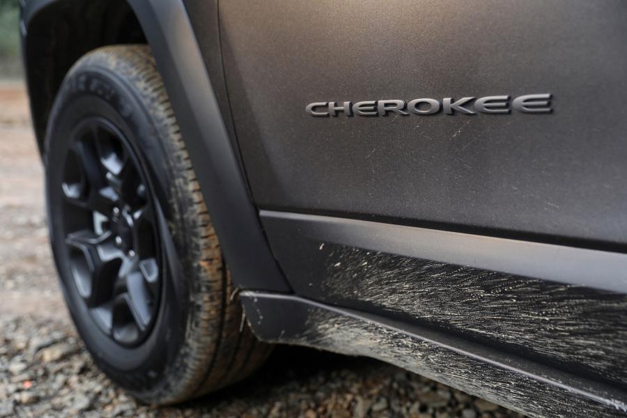 Детали экстерьера Jeep Cherokee Trailhawk (KL) 2018 года  (AU) (фото 33 из 42)